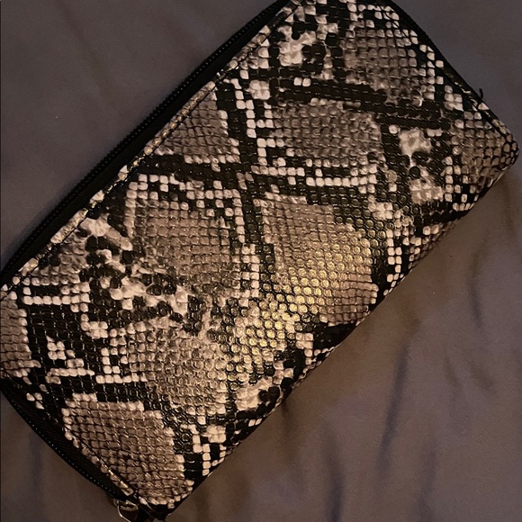 Snakeskin Pattern Wallet - Picture 3 of 4